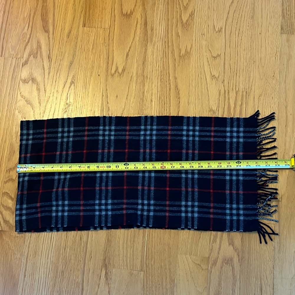 Burberry’s 100% cashmere navy blue plaid scarf ***flaws*** vintage - Picture 2 of 8